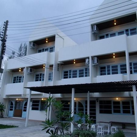Albatross Guesthouse @ Thungwualaen Beach Pathiu المظهر الخارجي الصورة