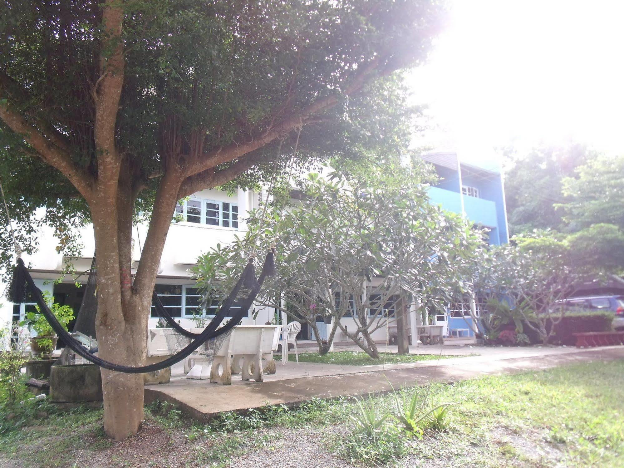 Albatross Guesthouse @ Thungwualaen Beach Pathiu المظهر الخارجي الصورة